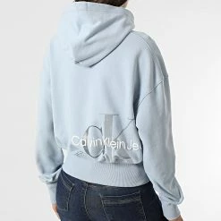 Sortie 💯 Sweat Capuche Femme Crop 7738 Bleu Ciel de Calvin Klein ⭐ -France Calvin Klein Soldes 2024 calvin klein 297667 J20J217738 C1U 20220131T161529 04