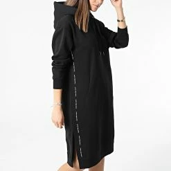 Remise ✨ Robe Sweat Capuche Femme Side Repeat Logo 7915 Noir de Calvin Klein 😀 -France Calvin Klein Soldes 2024 calvin klein 297683 J20J217915 BEH 20220111T155726 03