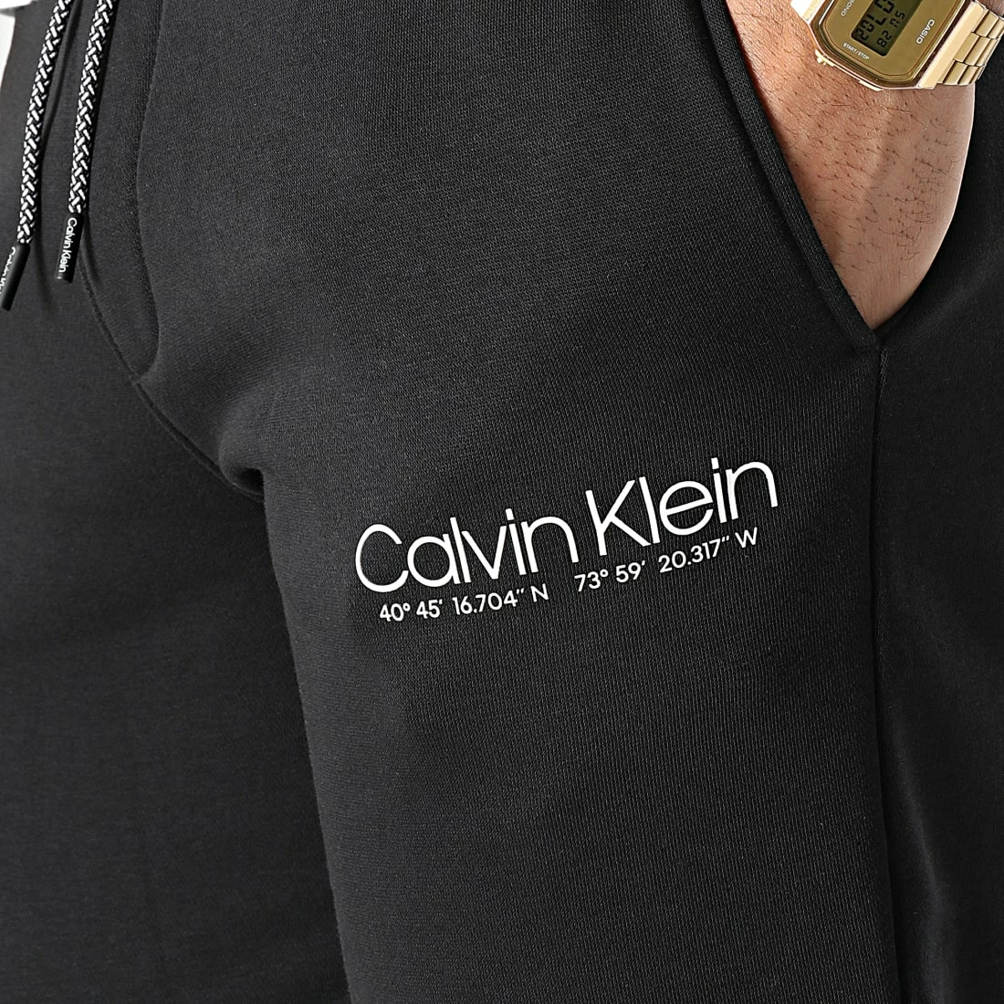 Meilleur prix ✔️ Pantalon Jogging Logo Coordinates 8945 Noir de Calvin Klein ⭐ 2 Meilleur prix ✔️ Pantalon Jogging Logo Coordinates 8945 Noir de Calvin Klein ⭐ – Image 2