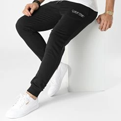 Meilleur prix ✔️ Pantalon Jogging Logo Coordinates 8945 Noir de Calvin Klein ⭐ 6 Meilleur prix ✔️ Pantalon Jogging Logo Coordinates 8945 Noir de Calvin Klein ⭐ -France Calvin Klein Soldes 2024 calvin klein 298041 K10K108945 BEH 20220124T155852 03