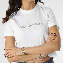 Acheter 🎁 Tee 👚 Shirt Femme Crop Seasonal Monogram 8852 Blanc de Calvin Klein 🥰 -France Calvin Klein Soldes 2024 calvin klein 299371 J20J218852 YAF 20220121T162908 03