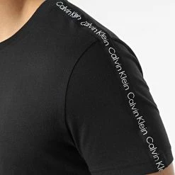 Offres 🥰 Tee 👕 Shirt A Bandes Relaxed Crew 0761 Noir de Calvin Klein 🤩 5 Offres 🥰 Tee 👕 Shirt A Bandes Relaxed Crew 0761 Noir de Calvin Klein 🤩 -France Calvin Klein Soldes 2024 calvin klein 299967 KM0KM00761 BEH 20220401T083101 02
