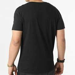 Offres 🥰 Tee 👕 Shirt A Bandes Relaxed Crew 0761 Noir de Calvin Klein 🤩 6 Offres 🥰 Tee 👕 Shirt A Bandes Relaxed Crew 0761 Noir de Calvin Klein 🤩 -France Calvin Klein Soldes 2024 calvin klein 299967 KM0KM00761 BEH 20220401T083104 04