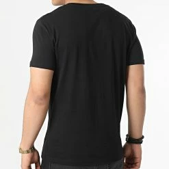 De gros 🤩 Tee 👕 Shirt Relaxed Crew 0763 Noir de Calvin Klein 🎁 -France Calvin Klein Soldes 2024 calvin klein 299973 KM0KM00763 BEH 20220401T085226 03