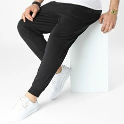 Vente flash 🤩 Pantalon Jogging NM2272E Noir de Calvin Klein 👍 6 Vente flash 🤩 Pantalon Jogging NM2272E Noir de Calvin Klein 👍 -France Calvin Klein Soldes 2024 calvin klein 300212 NM2272E UB1 20220318T154741 03