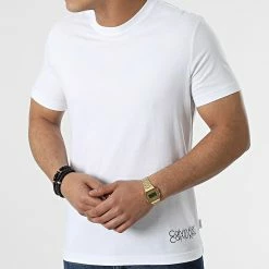 Grosses soldes 🧨 Tee 👚 Shirt Mirrored Logo 8853 Blanc de Calvin Klein 👏 -France Calvin Klein Soldes 2024 calvin klein 300247 K10K108853 YAF 20220408T110842 03