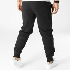 Vente flash 😉 Pantalon Jogging Monogram Logo 9931 Noir de Calvin Klein 🔔 7 Vente flash 😉 Pantalon Jogging Monogram Logo 9931 Noir de Calvin Klein 🔔 -France Calvin Klein Soldes 2024 calvin klein 301431 J30J319931 0GK 20220301T144413 04