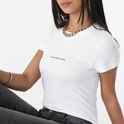 Le moins cher ❤️ Tee 👕 Shirt Femme 7902 Blanc de Calvin Klein 💯 -France Calvin Klein Soldes 2024 calvin klein 301514 J20J217902 YAF 20220415T080712 03