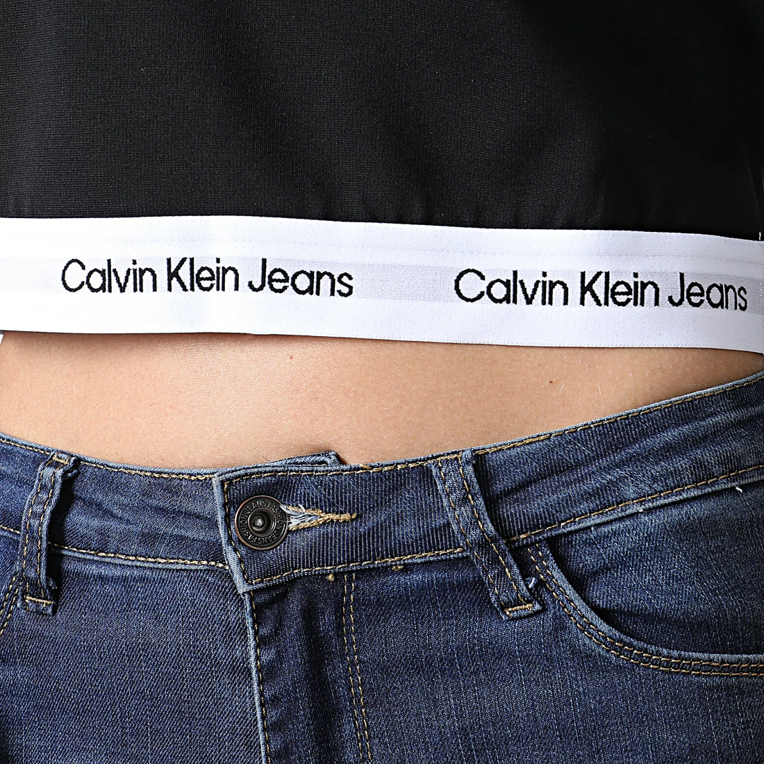 Le moins cher 🎁 Sweat Capuche Femme Crop 8860 Noir de Calvin Klein 👍 2 Le moins cher 🎁 Sweat Capuche Femme Crop 8860 Noir de Calvin Klein 👍 – Image 2