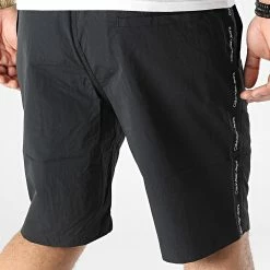 Acheter 👏 Short Jogging A Bandes 0594 Noir de Calvin Klein ✨ -France Calvin Klein Soldes 2024 calvin klein 302998 J30J320594 BEH 20220301T151713 04