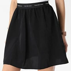 Bon marché 🌟 Jupe Femme 8193 Noir de Calvin Klein 🥰