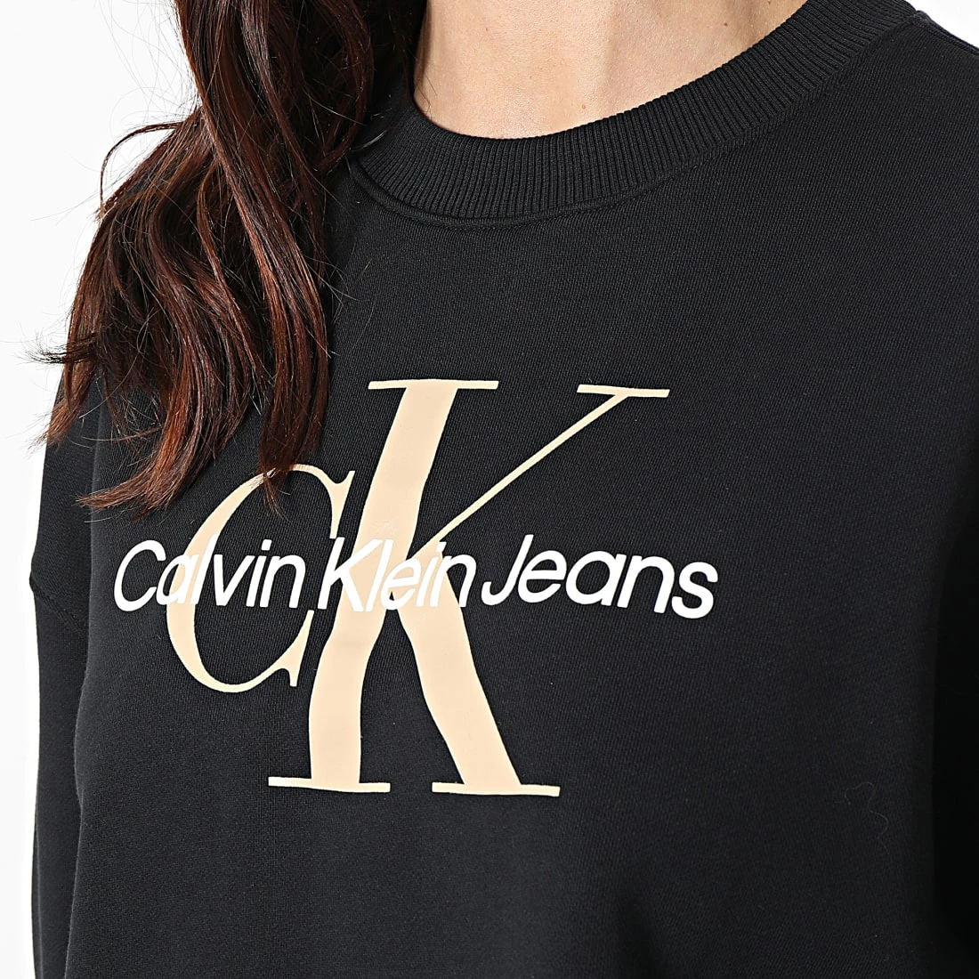 Meilleur prix 👏 Sweat Crewneck Femme Seasonal Monogram 8751 Noir de Calvin Klein ✔️ 2 Meilleur prix 👏 Sweat Crewneck Femme Seasonal Monogram 8751 Noir de Calvin Klein ✔️ – Image 2