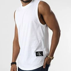 Top 10 ✨ Débardeur Oversize Monogram Badge 0597 Blanc de Calvin Klein 🥰 -France Calvin Klein Soldes 2024 calvin klein 303945 J30J320597 YAF 20220216T160445 03