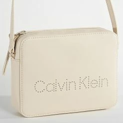 Le moins cher 🛒 Sac A Main Femme Set Camera Bag 9123 Beige de Calvin Klein 😀