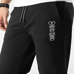 Tout neuf 💯 Pantalon Jogging Mirrored Logo 8938 Noir de Calvin Klein 👍 -France Calvin Klein Soldes 2024 calvin klein 304762 K10K108938 BEH 20220222T155114 02