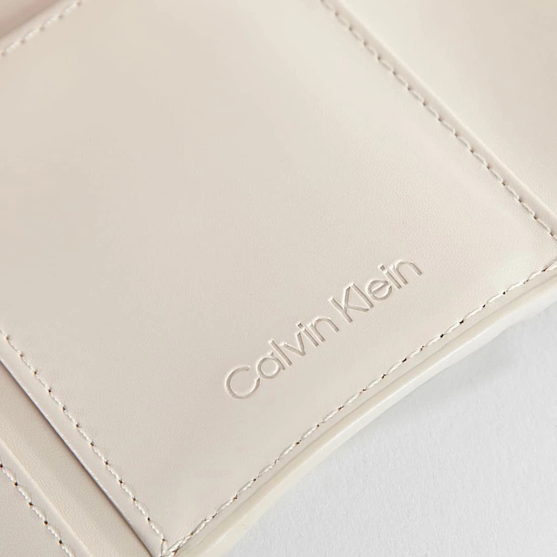 Tout neuf 🔔 Portefeuille Femme Re-Lock Trifold 9141 Beige de Calvin Klein ⌛ 3 Tout neuf 🔔 Portefeuille Femme Re-Lock Trifold 9141 Beige de Calvin Klein ⌛ – Image 3