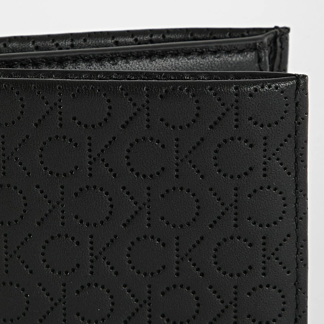 Le moins cher 🛒 Portefeuille Perforated Bifold 8408 Noir de Calvin Klein 😍 2 Le moins cher 🛒 Portefeuille Perforated Bifold 8408 Noir de Calvin Klein 😍 – Image 2