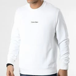 Offres ✔️ Sweat Crewneck Interlock Micro Logo 9431 Blanc de Calvin Klein 😉