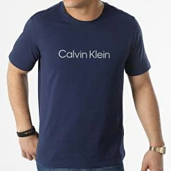 Les meilleures critiques de 💯 Tee 👚 Shirt GMS2K107 Bleu Marine Réfléchissant de Calvin Klein 😀 -France Calvin Klein Soldes 2024 calvin klein 308570 GMS2K107 2ZO 20220314T155704 03