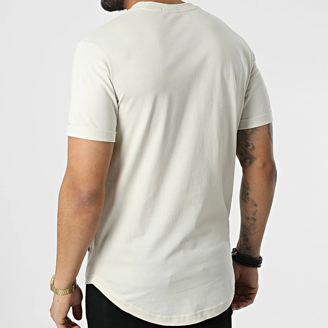 Grosses soldes 🤩 Tee 👚 Shirt Oversize Badge Turn Up Sleeve 5319 Beige de Calvin Klein 😍 4 Grosses soldes 🤩 Tee 👚 Shirt Oversize Badge Turn Up Sleeve 5319 Beige de Calvin Klein 😍 – Image 4