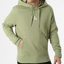 Meilleure vente 👏 Sweat Capuche Monogram Logo 9698 Vert Kaki Clair de Calvin Klein 🎉 -France Calvin Klein Soldes 2024 calvin klein 308628 J30J319698 L9F 20220311T150544 03
