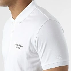 Tout neuf 👏 Polo A Manches Courtes Stacked Logo 0088 Blanc de Calvin Klein 🎁 -France Calvin Klein Soldes 2024 calvin klein 308632 J30J320088 YAF 20220314T155756 02
