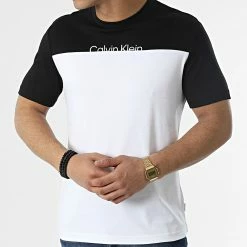 Promo 🥰 Tee 👚 Shirt Color Blocking Cut Logo 8839 Blanc Noir de Calvin Klein 🤩 -France Calvin Klein Soldes 2024 calvin klein 308737 K10K108839 0XQ 20220314T155944 03