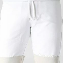 De gros ⭐ Short Jogging Color Blocking Logo 8935 Blanc Beige de Calvin Klein 🤩 -France Calvin Klein Soldes 2024 calvin klein 308740 K10K108935 0XS 20220311T123437 03