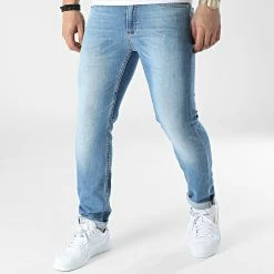Offres 🎁 Jean Slim Taper 0466 Bleu Denim de Calvin Klein 🔔