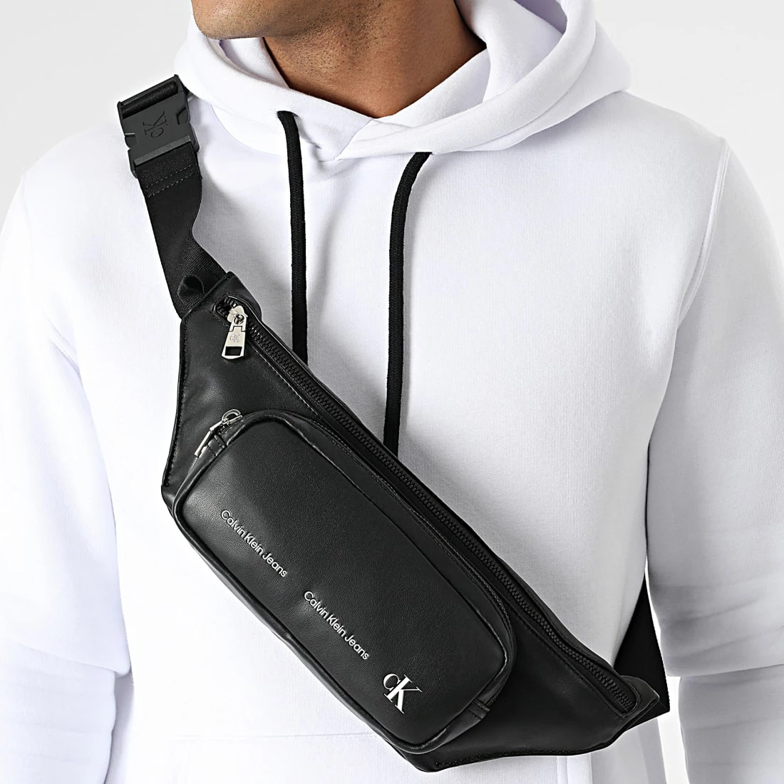 Vente flash 🧨 Sac Banane Monogram 8862 Noir de Calvin Klein 🧨 1 Vente flash 🧨 Sac Banane Monogram 8862 Noir de Calvin Klein 🧨