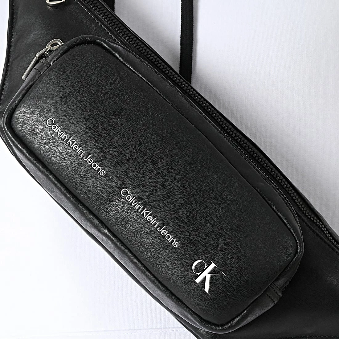 Vente flash 🧨 Sac Banane Monogram 8862 Noir de Calvin Klein 🧨 2 Vente flash 🧨 Sac Banane Monogram 8862 Noir de Calvin Klein 🧨 – Image 2