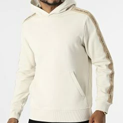 Grosses soldes 🎉 Sweat Capuche A Bandes Contrast Tape 0737 Beige de Calvin Klein ❤️