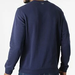 Meilleure vente ❤️ Sweat Crewneck GMS2W305 Bleu Marine Réfléchissant de Calvin Klein 🎁 -France Calvin Klein Soldes 2024 calvin klein 313078 GMS2W305 2ZO 20220407T155049 04