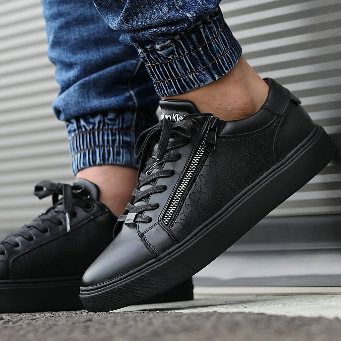 Le moins cher 🛒 Baskets Low Top Lace Up 0282 Black Mono de Calvin Klein ✔️ 5 Le moins cher 🛒 Baskets Low Top Lace Up 0282 Black Mono de Calvin Klein ✔️ – Image 5