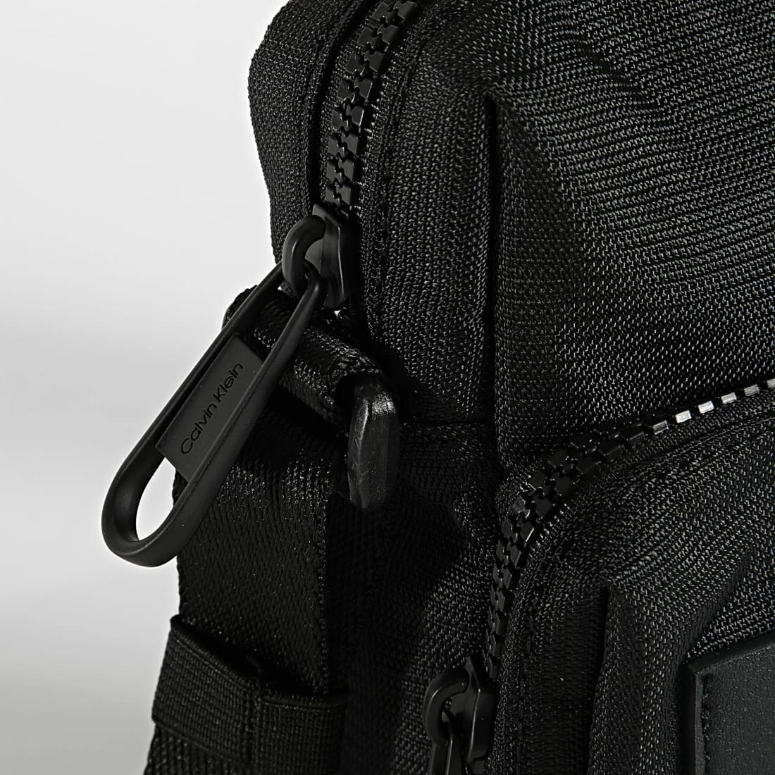 Meilleure affaire 🔔 Sacoche CK Must Reporter XS 9116 Noir de Calvin Klein 👍 3 Meilleure affaire 🔔 Sacoche CK Must Reporter XS 9116 Noir de Calvin Klein 👍 – Image 3