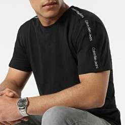 Offres 🤩 Tee 👕 Shirt A Bandes Contrast Tape Shoulder 0616 Noir de Calvin Klein 😀 -France Calvin Klein Soldes 2024 calvin klein 315510 J30J320616 0GO 20220414T153419 01