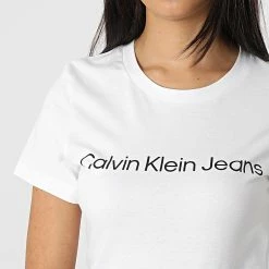Budget ⌛ Lot De 2 Tee 👕 Shirts Femme 0161 Blanc Bleu Ciel de Calvin Klein 😀 -France Calvin Klein Soldes 2024 calvin klein 315564 J20J220161 DBT 20220429T160848 02