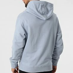 Meilleur prix 🤩 Sweat Capuche Stacked Logo 0604 Bleu Clair de Calvin Klein ⌛ -France Calvin Klein Soldes 2024 calvin klein 315724 J30J320604 DBT 20220427T160441 04