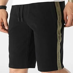 Meilleure vente 🤩 Short Jogging A Bandes Contrast Tape 0617 Noir Vert Kaki de Calvin Klein ❤️