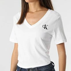 Sortie ❤️ Tee 👚 Shirt Col V Femme 9138 Blanc de Calvin Klein 🎉 6 Sortie ❤️ Tee 👚 Shirt Col V Femme 9138 Blanc de Calvin Klein 🎉 -France Calvin Klein Soldes 2024 calvin klein 316192 J20J219138 YAF 20220512T155954 03