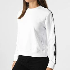 Le moins cher ✔️ Sweat Crewneck A Bandes GWS2W316 Blanc de Calvin Klein 🧨 -France Calvin Klein Soldes 2024 calvin klein 317315 GWS2W316 YAF 20220518T152401 03