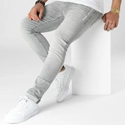 Meilleure vente ⌛ Jean Skinny 9863 Gris de Calvin Klein 🤩 6 Meilleure vente ⌛ Jean Skinny 9863 Gris de Calvin Klein 🤩 -France Calvin Klein Soldes 2024 calvin klein 317850 J30J319863 1BZ 20220509T155854 03