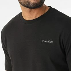 Tout neuf 💯 Tee 👕 Shirt Micro Logo Interlock 9894 Noir de Calvin Klein 🔔 -France Calvin Klein Soldes 2024 calvin klein 320114 K10K109894 BEH 20220519T162106 02