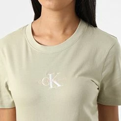 Meilleure affaire ⭐ Tee 👕 Shirt Femme 9135 Vert Kaki de Calvin Klein 🔥 5 Meilleure affaire ⭐ Tee 👕 Shirt Femme 9135 Vert Kaki de Calvin Klein 🔥 -France Calvin Klein Soldes 2024 calvin klein 320520 J20J219135 RB8 20220531T145515 02