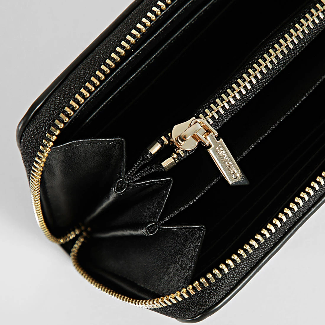 Coupon ✨ Portefeuille Femme Re-Lock 9699 Noir de Calvin Klein 🧨 3 Coupon ✨ Portefeuille Femme Re-Lock 9699 Noir de Calvin Klein 🧨 – Image 3