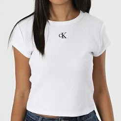 Acheter 🎉 Tee 👕 Shirt Femme Crop 9126 Blanc de Calvin Klein ⌛ -France Calvin Klein Soldes 2024 calvin klein 321181 J20J219126 YAF 20220530T161450 03
