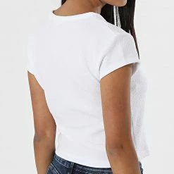 Acheter 🎉 Tee 👕 Shirt Femme Crop 9126 Blanc de Calvin Klein ⌛ -France Calvin Klein Soldes 2024 calvin klein 321181 J20J219126 YAF 20220530T161451 04