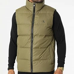 Promo 🥰 Doudoune Sans Manches Essential Down 9055 Vert Kaki de Calvin Klein 😍