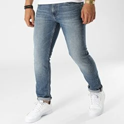 Meilleure affaire 👍 Jean Slim Taper 1121 Bleu Denim de Calvin Klein 🎉
