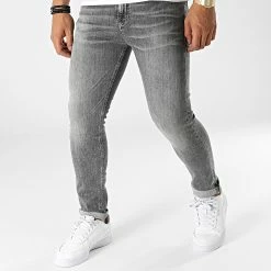 Meilleure affaire 🤩 Jean Skinny 1126 Gris de Calvin Klein 👏